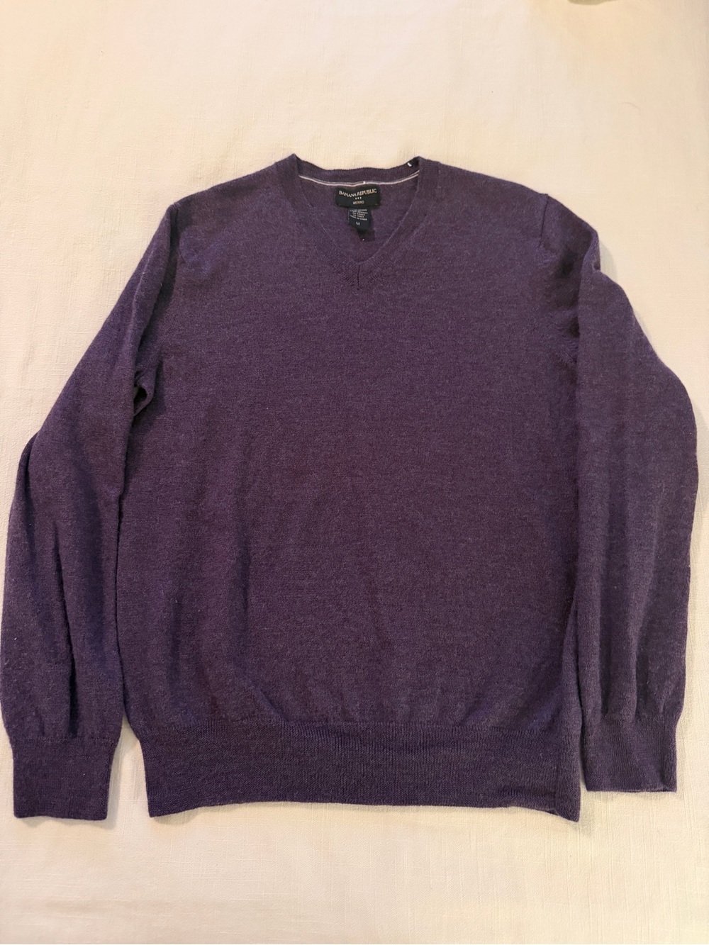 Banana Republic Men's Deep Purple V-Neck Sweater